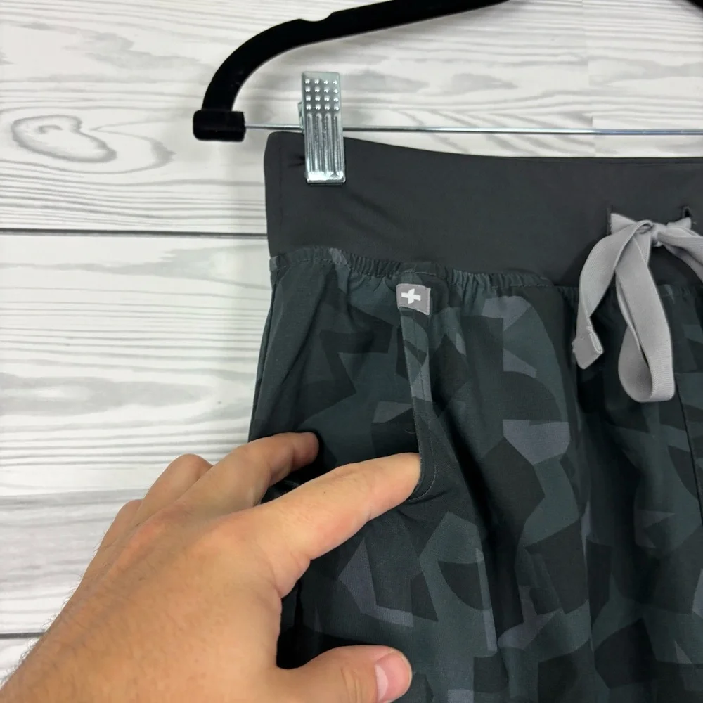 FIGS Camo Bonsai Zamora Joggers Scrub Pants Size Small - Picture 5 of 11